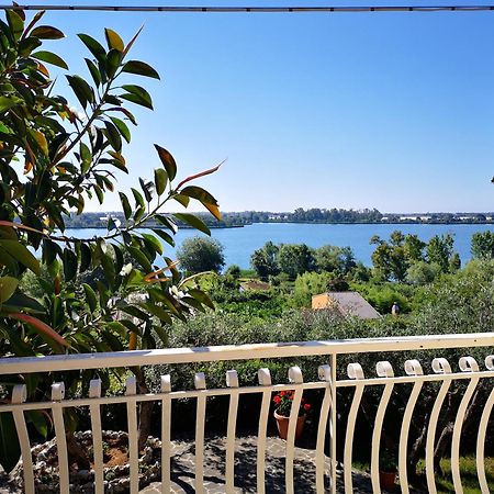 Sul Lago Dorato Terracina Oda fotoğraf