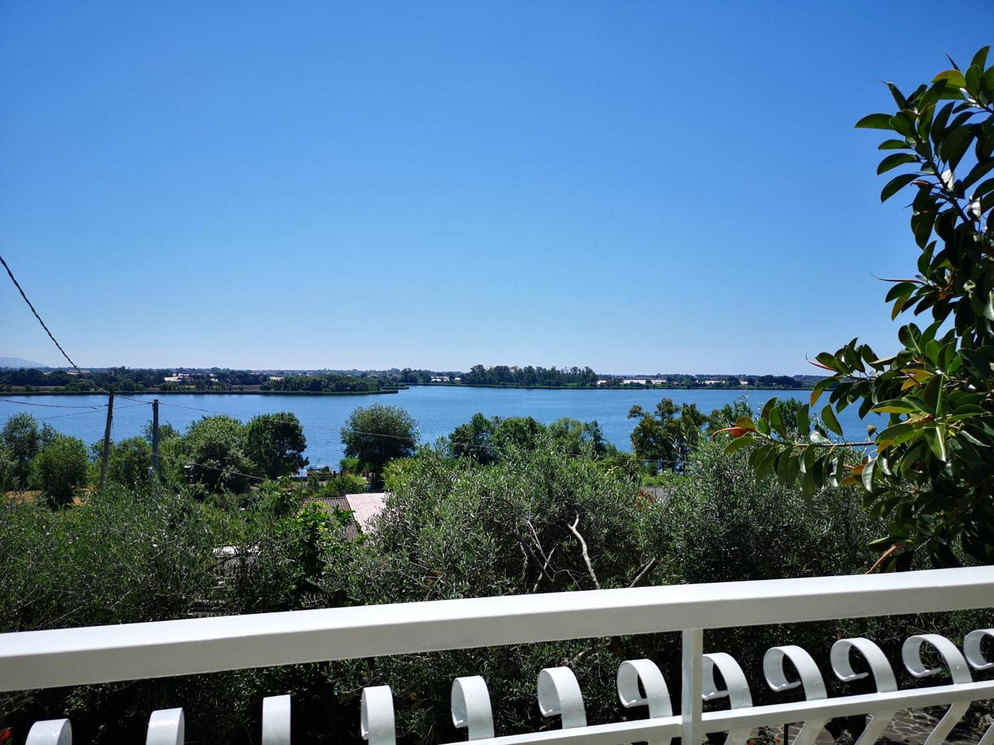 Sul Lago Dorato Terracina Oda fotoğraf